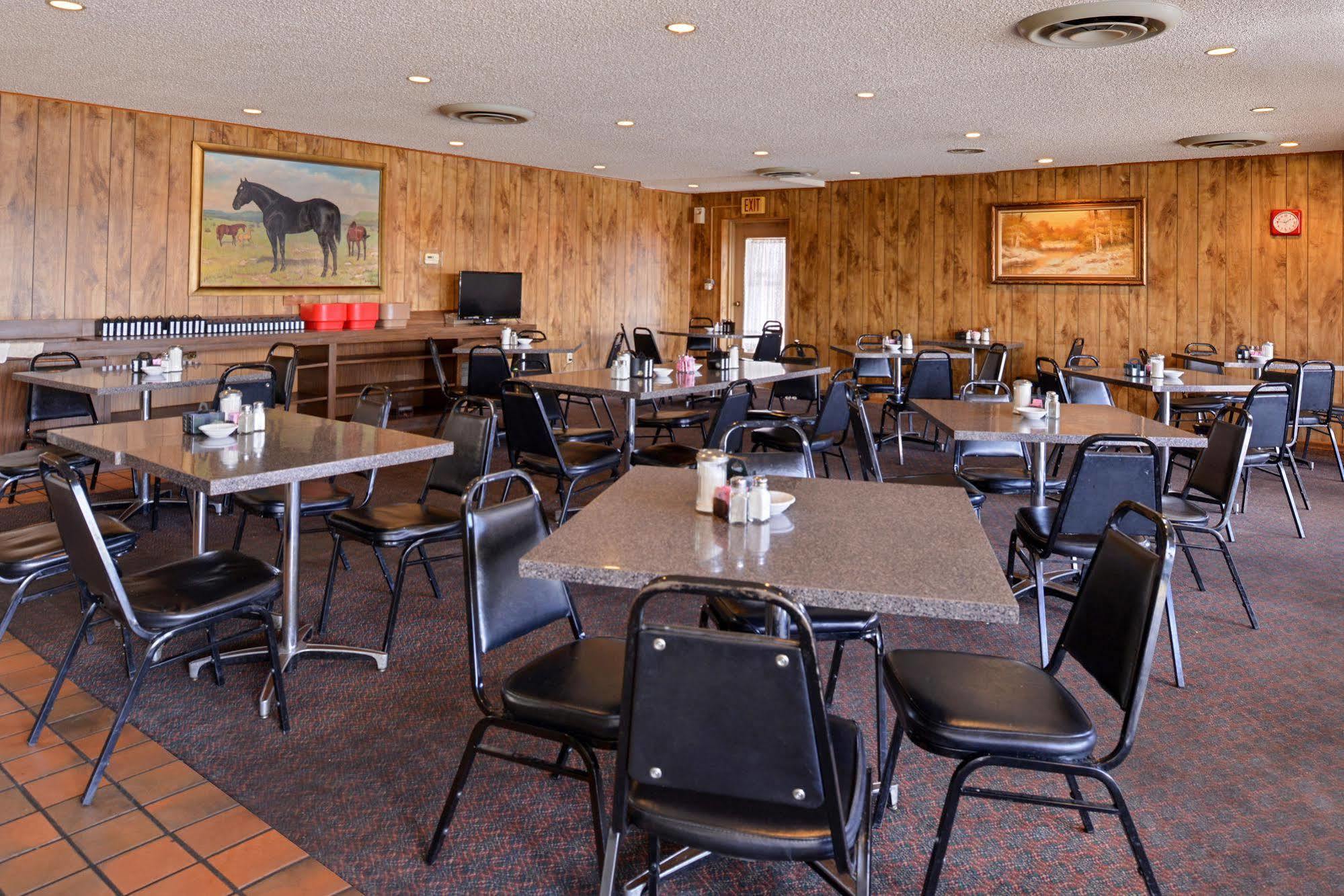 Ranch House Motel 2*