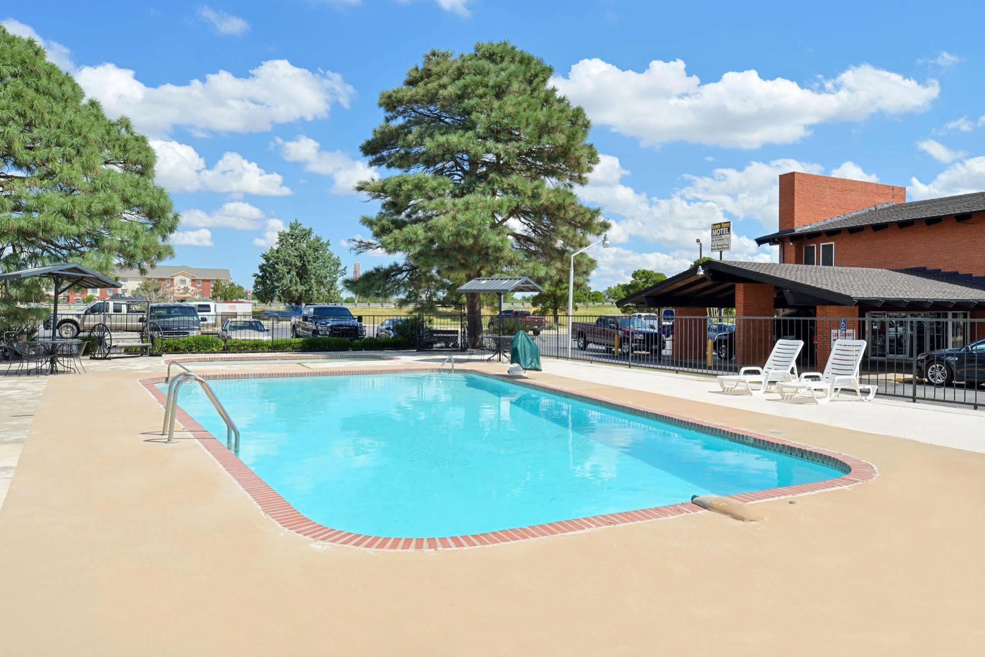 Ranch House Motel 2*